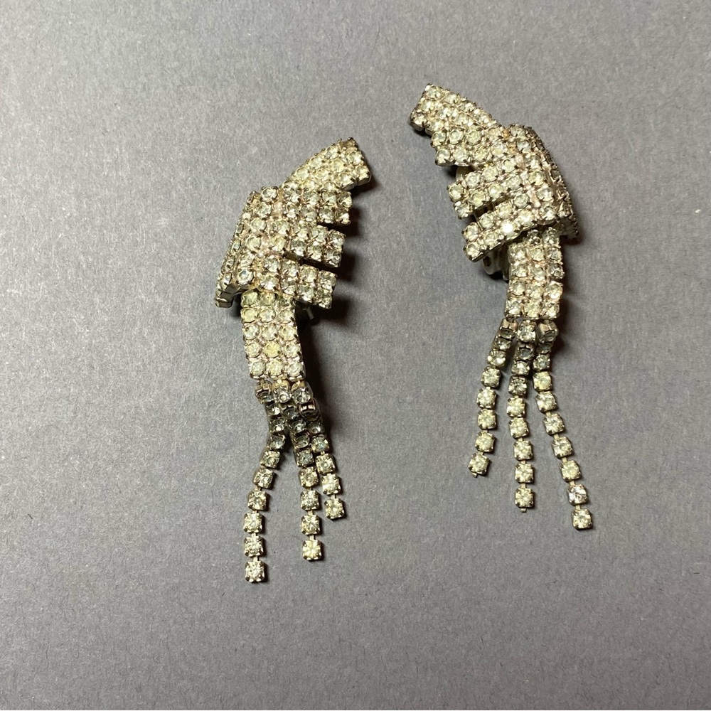 Vintage rhinestone clip long drip dangle earrings